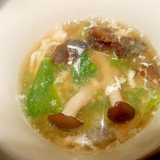 かぶの葉としめじ、きくらげの卵白中華スープ